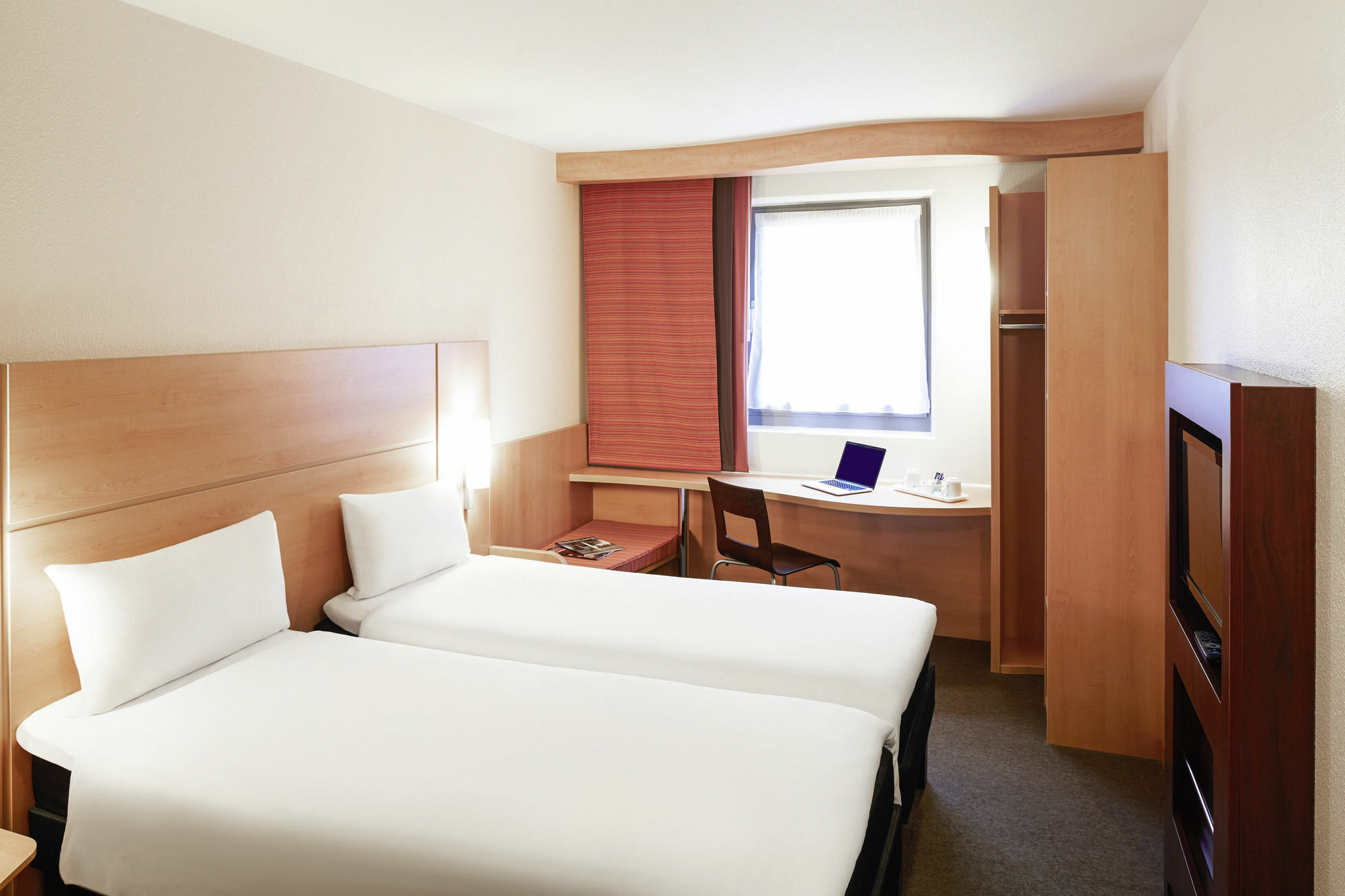 Hotel Ibis Cardiff Gate - International Business Park Exterior foto